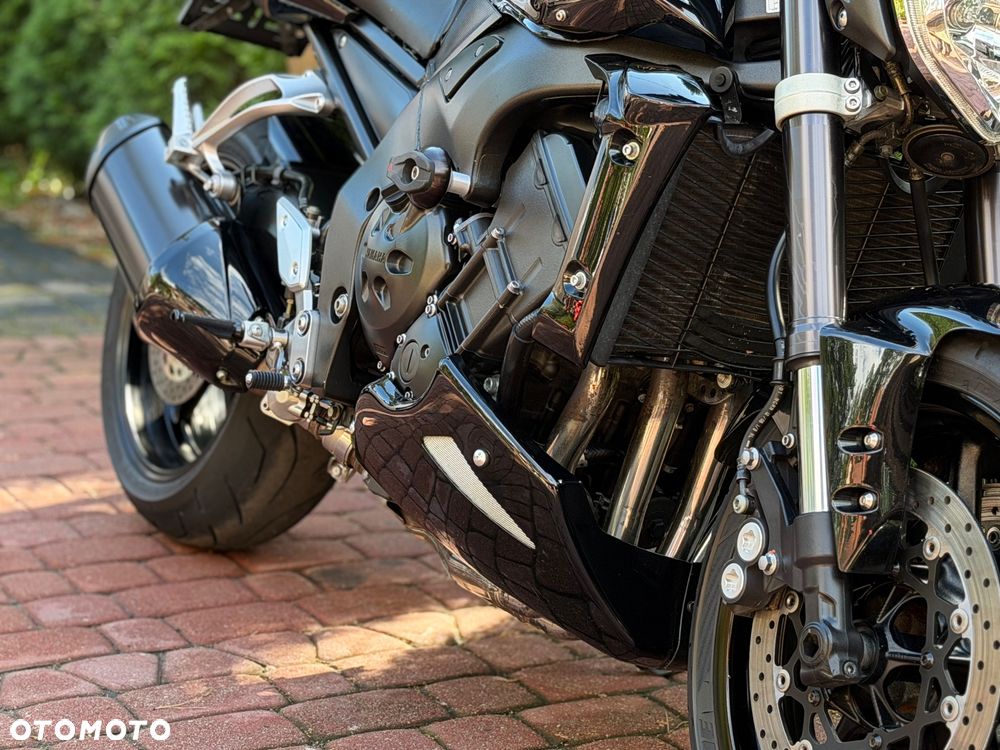 Yamaha FZ - 12
