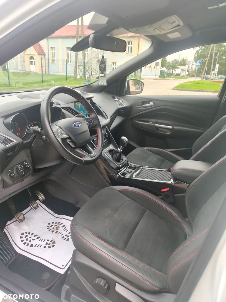 Ford Kuga 1.5 EcoBoost 2x4 ST-Line - 8