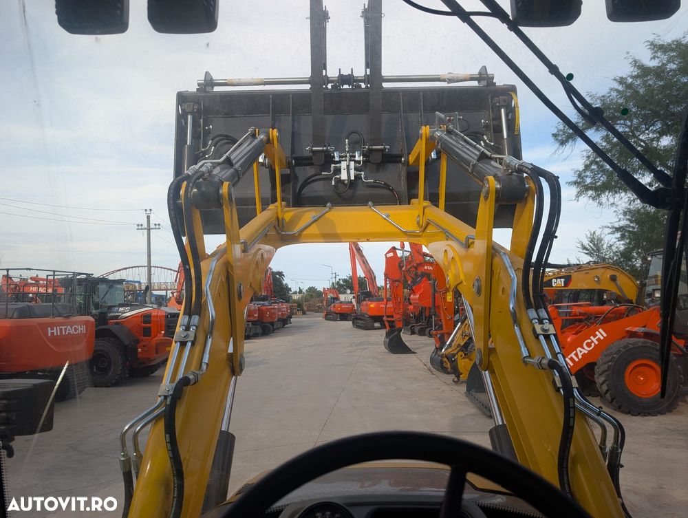 New Holland B115D, ROTI EGALE, FULL OPTION, Masa operationala 10t, motor 120CP, Certificat CE, Anv MICHELIN, automata POWERSHIFT, Cupa 4x1, FURCI, brat extensibil, ins picon, posibil leasing 5 ani, -PROMOTIE 89.900 EUR+Tva - 31