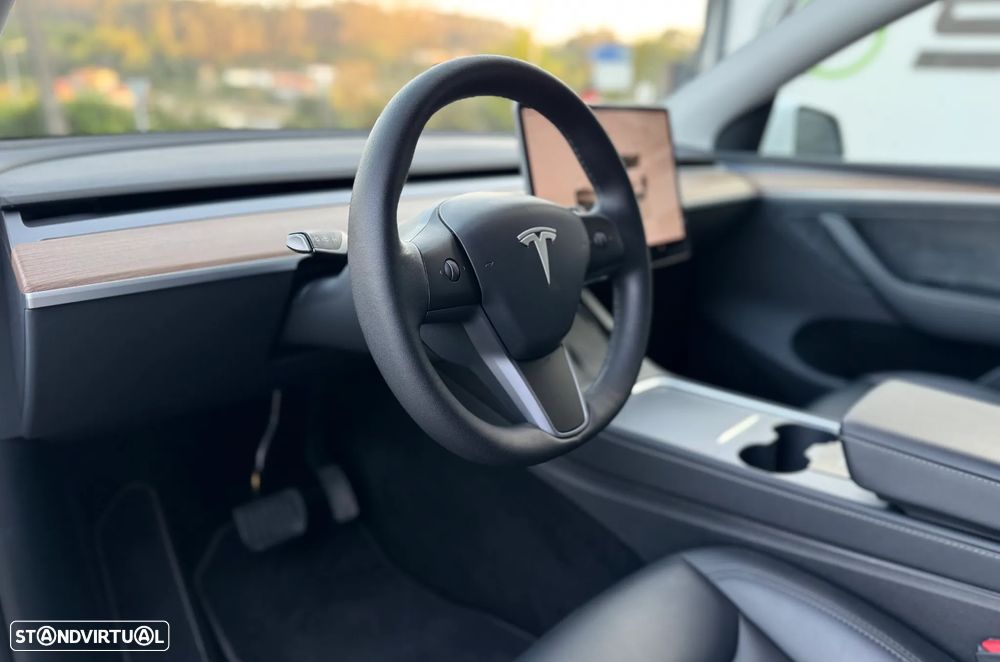 Tesla Model Y Long Range Dual Motor AWD - 24