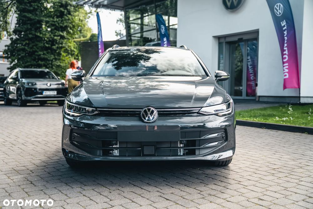 Volkswagen Golf - 8