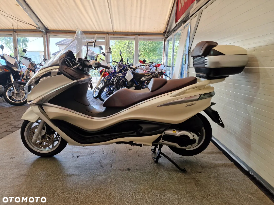 Piaggio X10 - 11