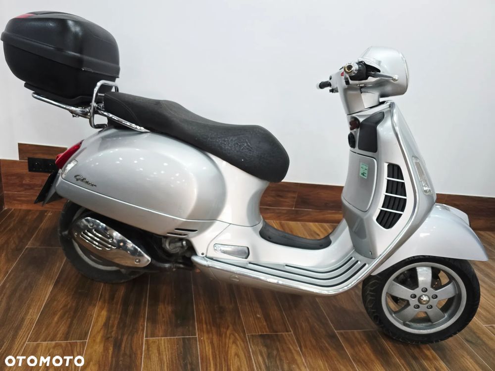 Piaggio Vespa - 18