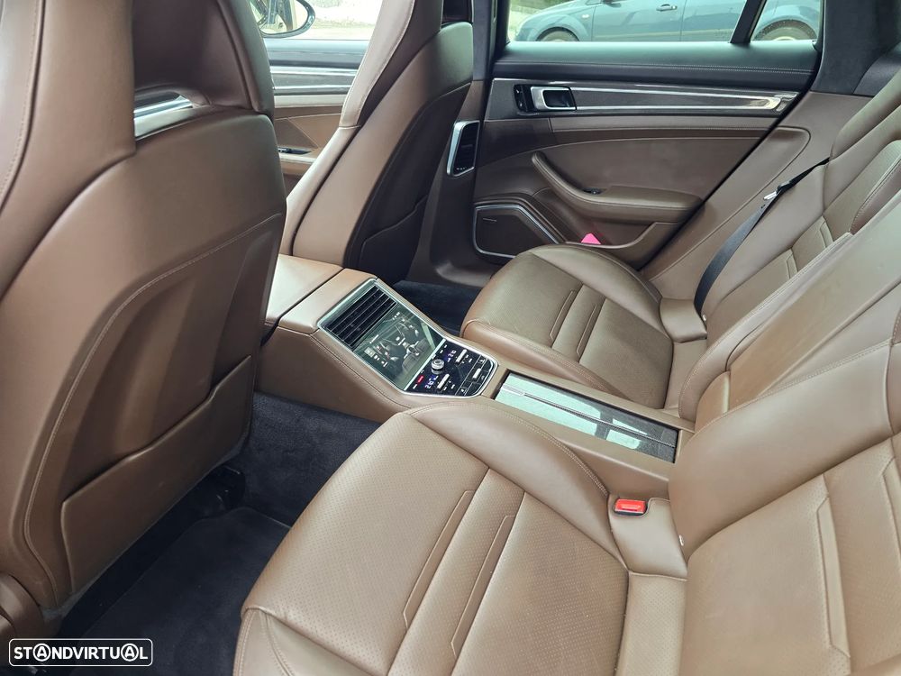 Porsche Panamera 4 E-Hybrid - 44