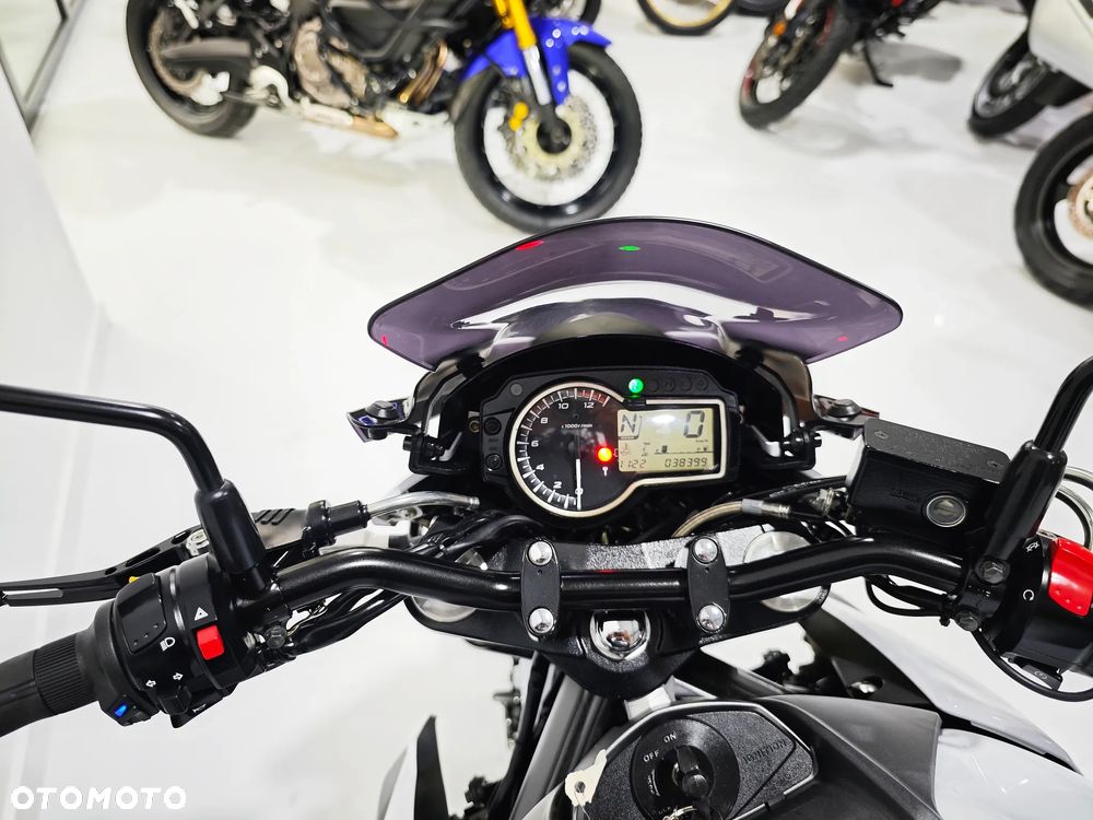 Suzuki GSR - 5