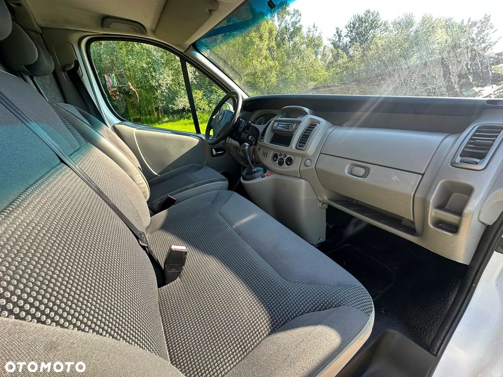 Opel Vivaro 2.5 diesel 145kM 2008 rok, automat, HAK, orginalny przebieg! BEZWYPADKOWY - 33