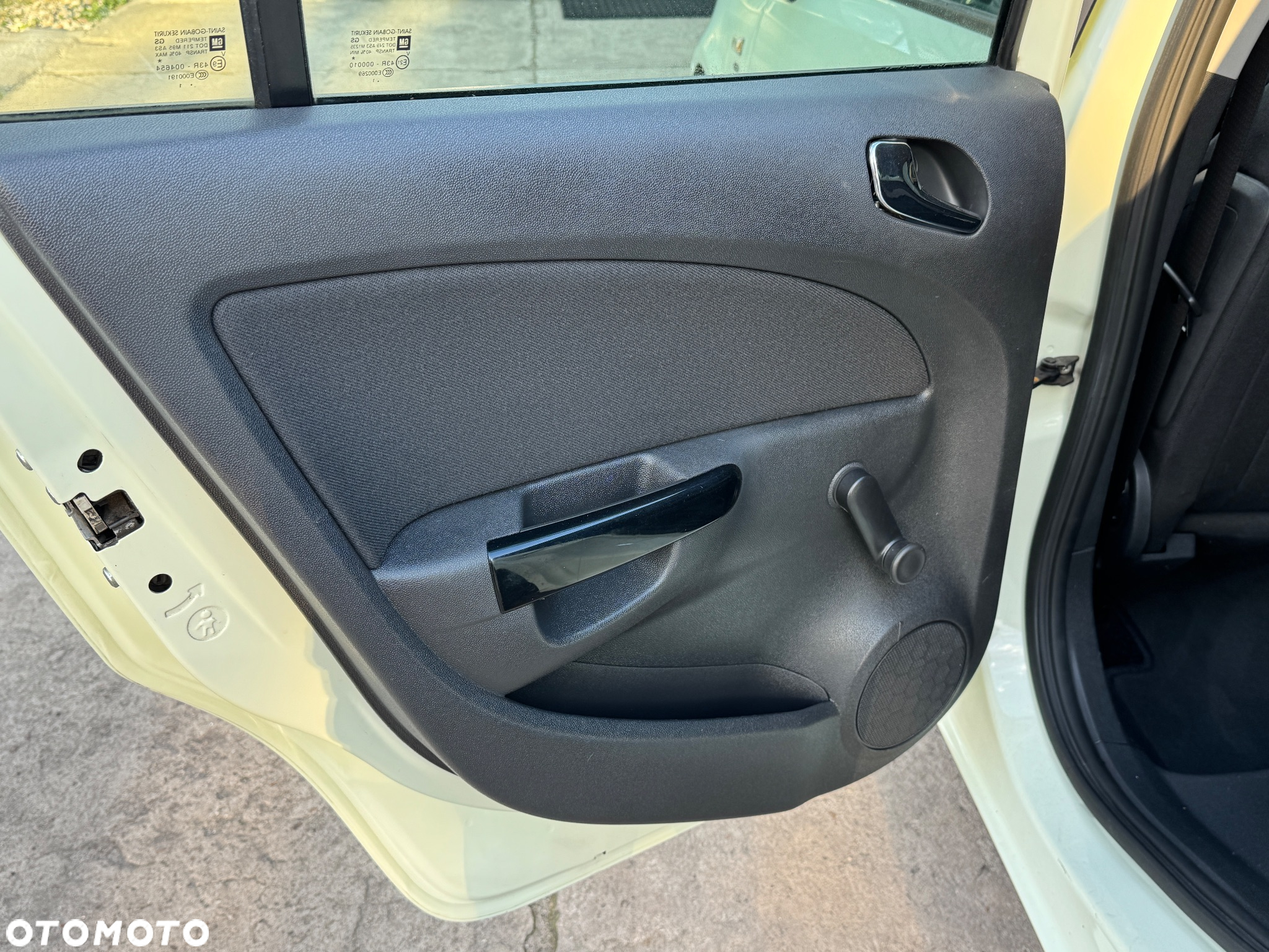 Opel Corsa 1.4 16V Satellite - 11
