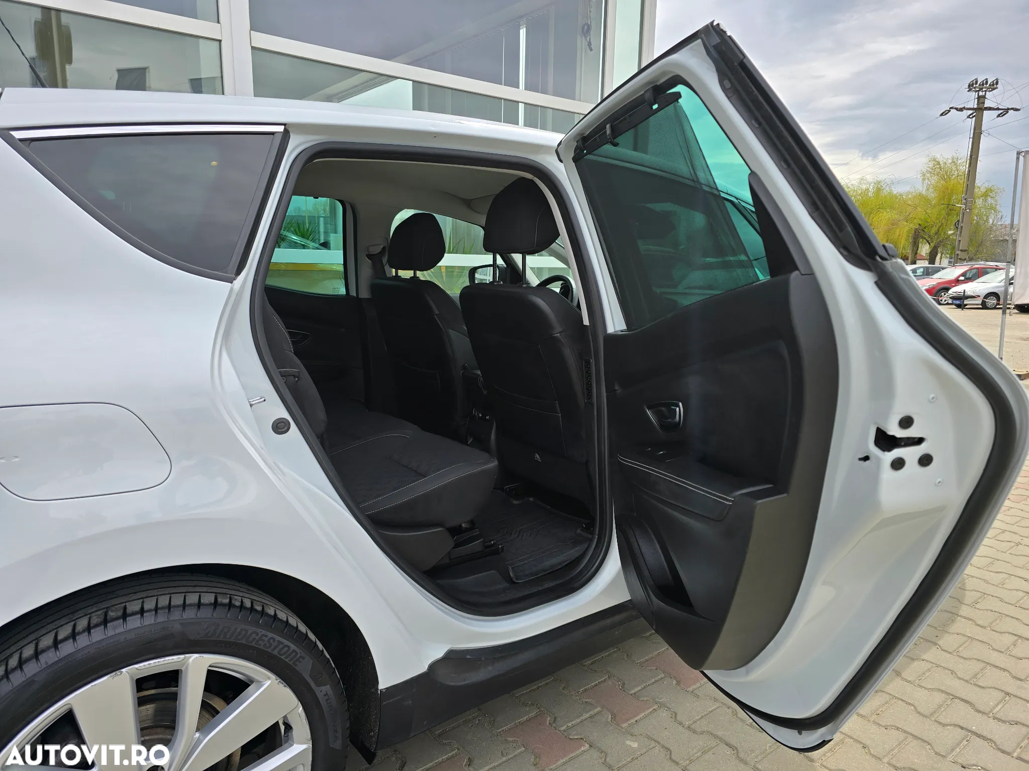 Renault Scenic BLUE dCi 120 LIMITED - 11