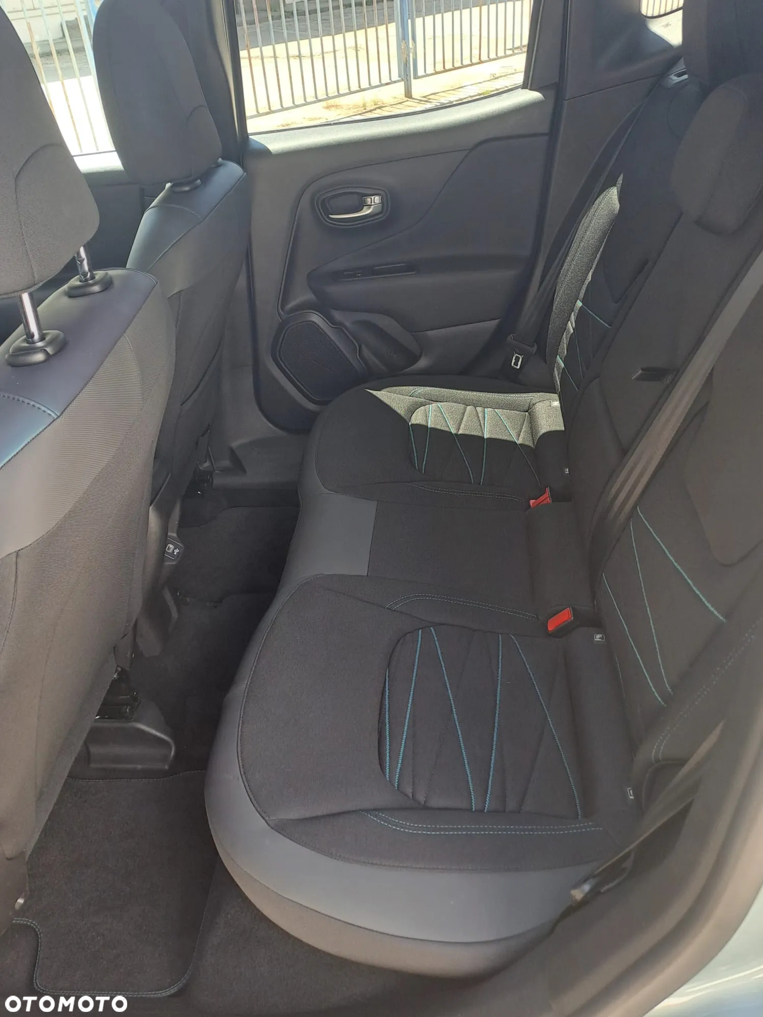 Jeep Renegade 1.5 T4 mHEV Upland FWD S&S DCT - 14