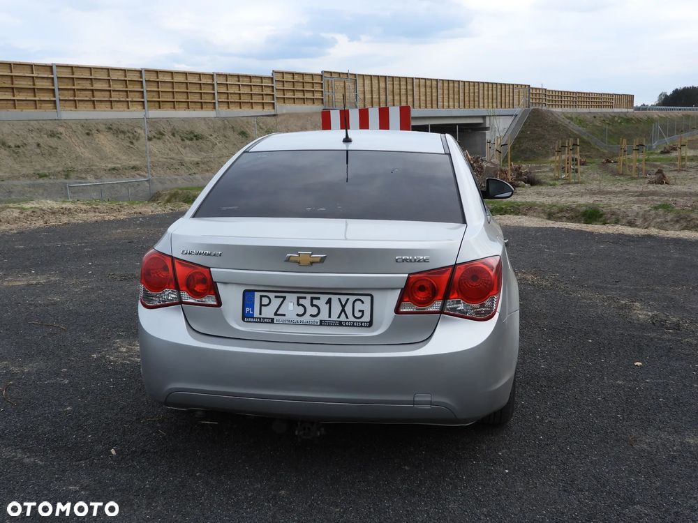 Chevrolet Cruze 1.6 - 4