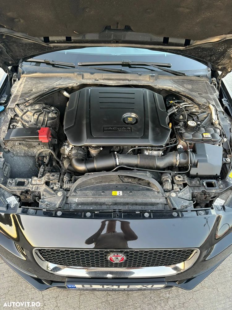 Jaguar XE 2.0 Prestige - 6