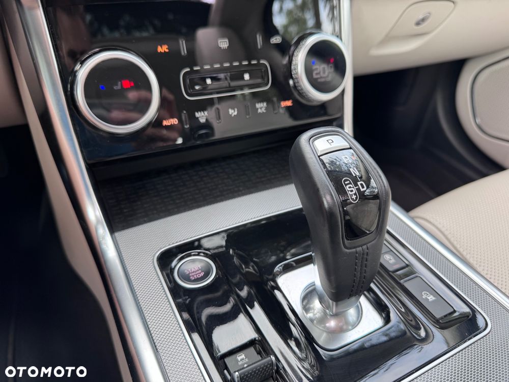 Jaguar XE 2.0 P250 SE - 40