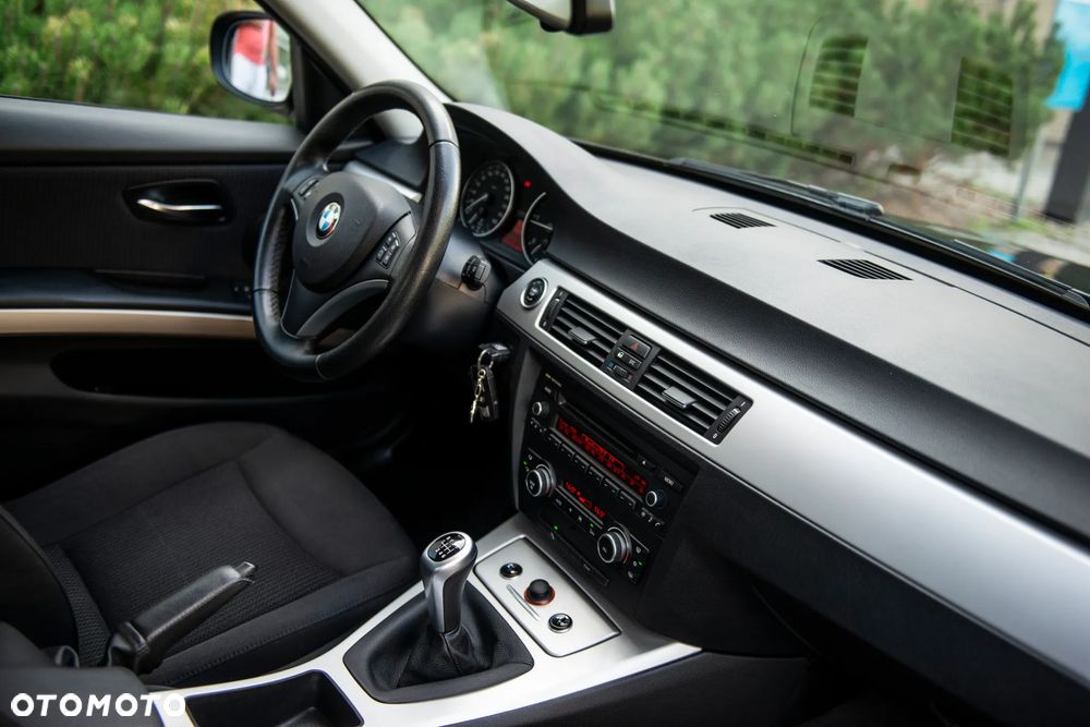 BMW Seria 3 320d - 25