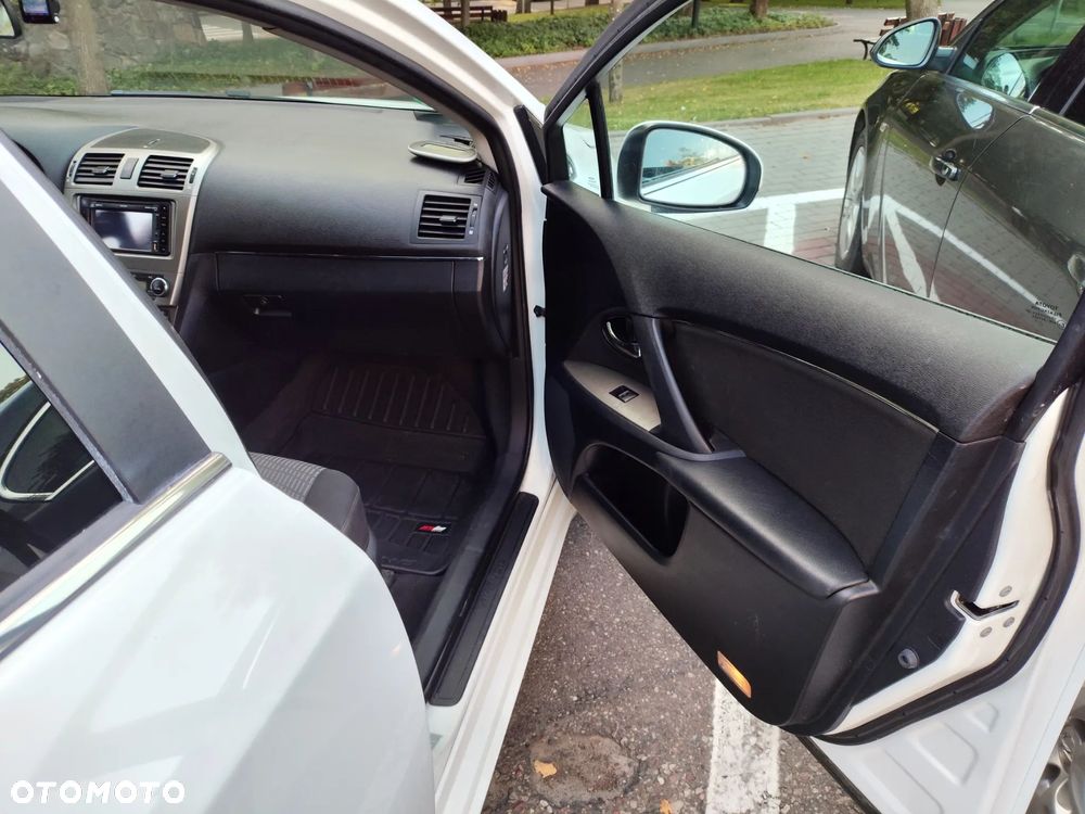 Toyota Avensis 2.0 D-4D Combi - 3
