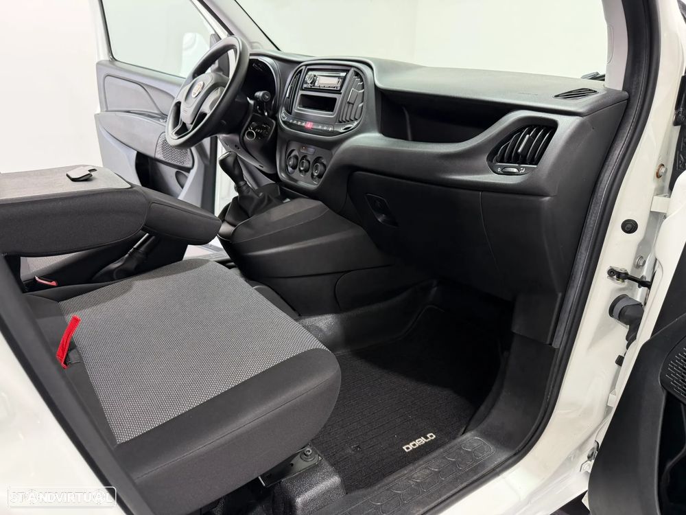 Fiat DOBLO CARGO 1.3 M-JET 95 CV - 3 LUGARES - IVA DEDUTIVÉL - 37