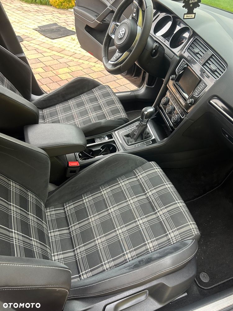 Volkswagen Golf - 9