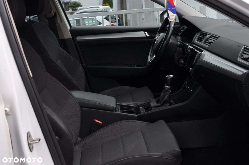 Skoda Superb 2.0 TDI Premium Edition - 4