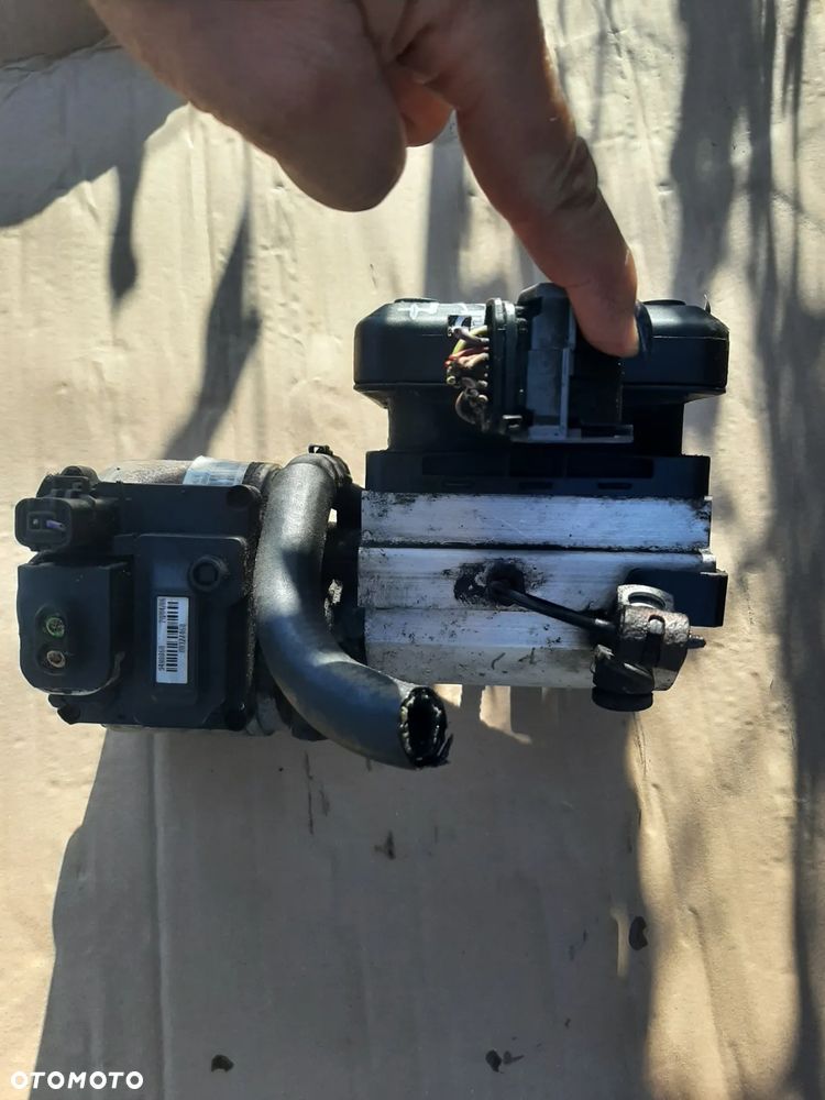 pompa zawieszenia Citroen C5 lift 965406868000 96628510007 - 3