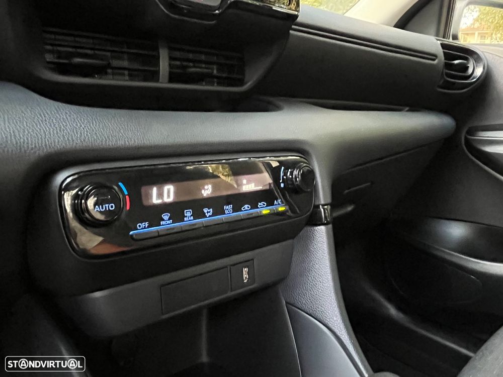 Toyota Yaris 1.5 HDF Comfort Plus - 35
