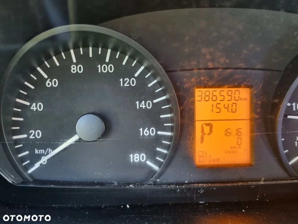 Mercedes-Benz Sprinter - 14
