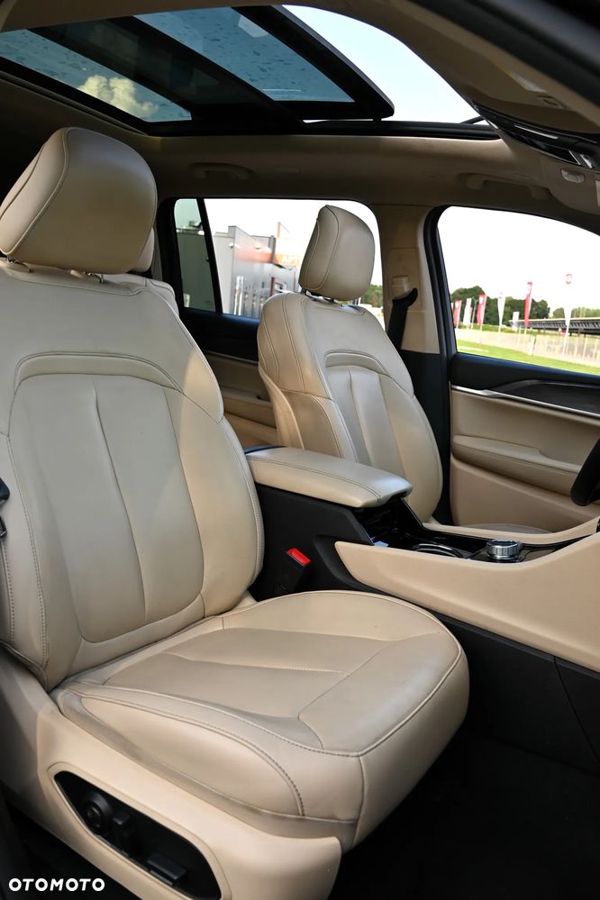 Jeep Grand Cherokee - 26
