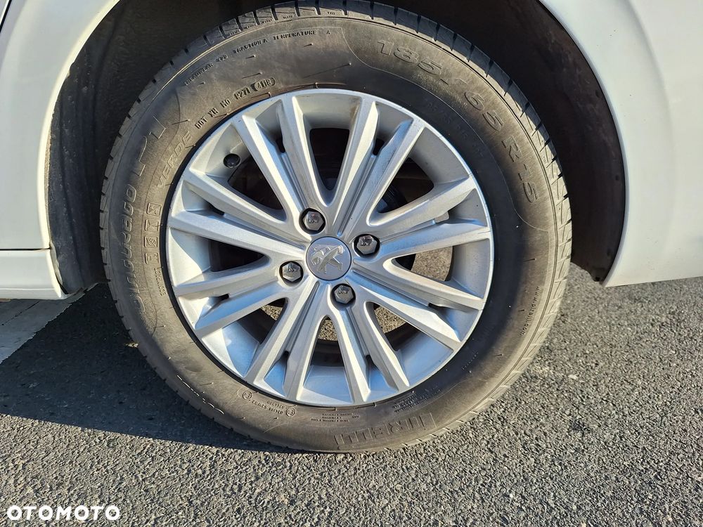 Peugeot 301 1.6 VTi Allure EU6 - 19
