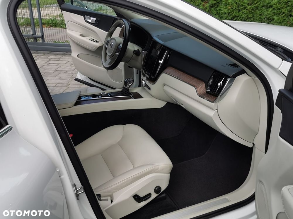 Volvo XC 60 T5 AWD Geartronic Momentum Pro - 24