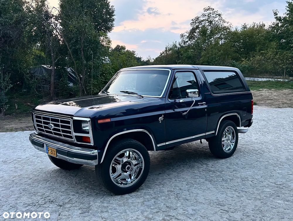 Ford Bronco - 1
