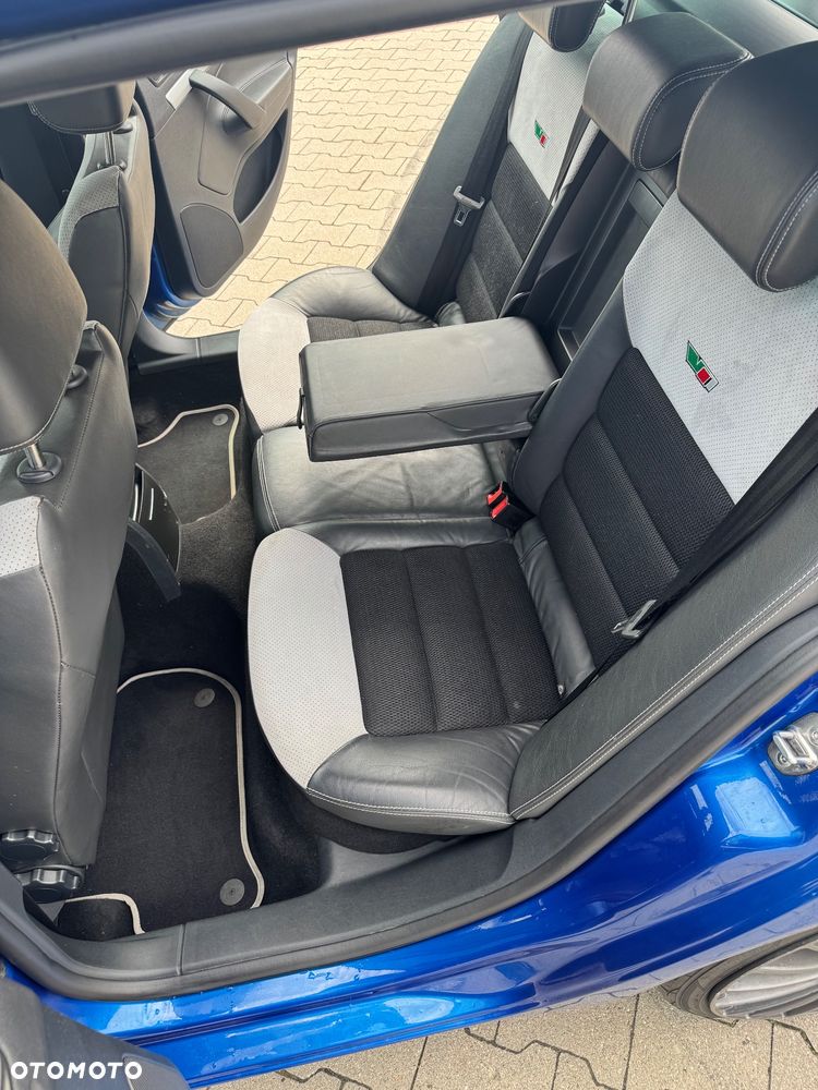 Skoda Octavia 2.0 TDI CR DPF RS - 24