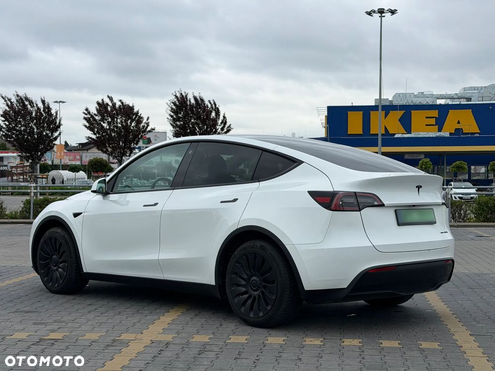 Tesla Model Y - 3