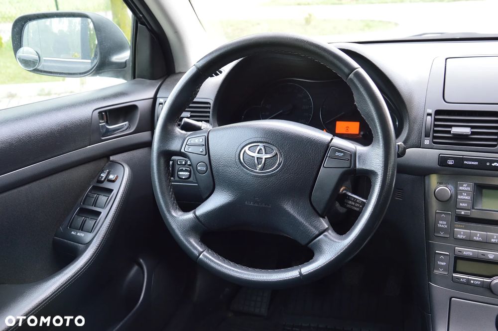 Toyota Avensis - 18
