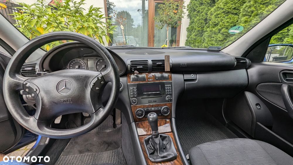 Mercedes-Benz Klasa C 180 T Kompressor Classic - 17