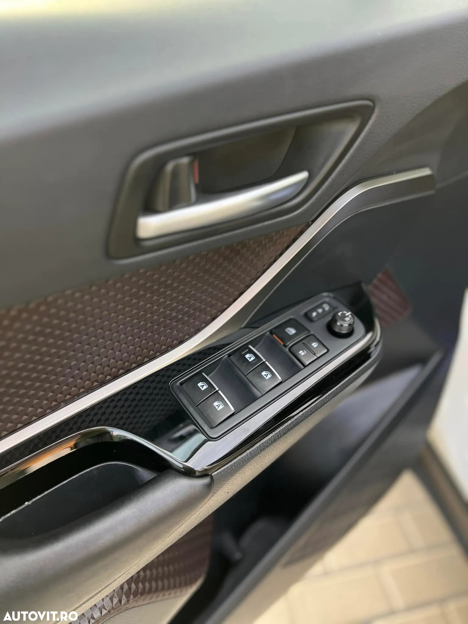 Toyota C-HR Hybrid Lounge - 23