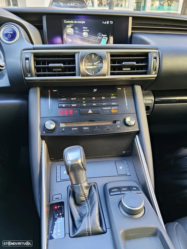 Lexus IS 300H Executive - 3