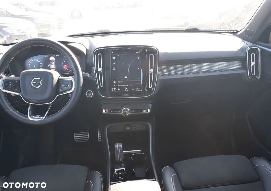 Volvo XC 40 T3 R-Design - 11