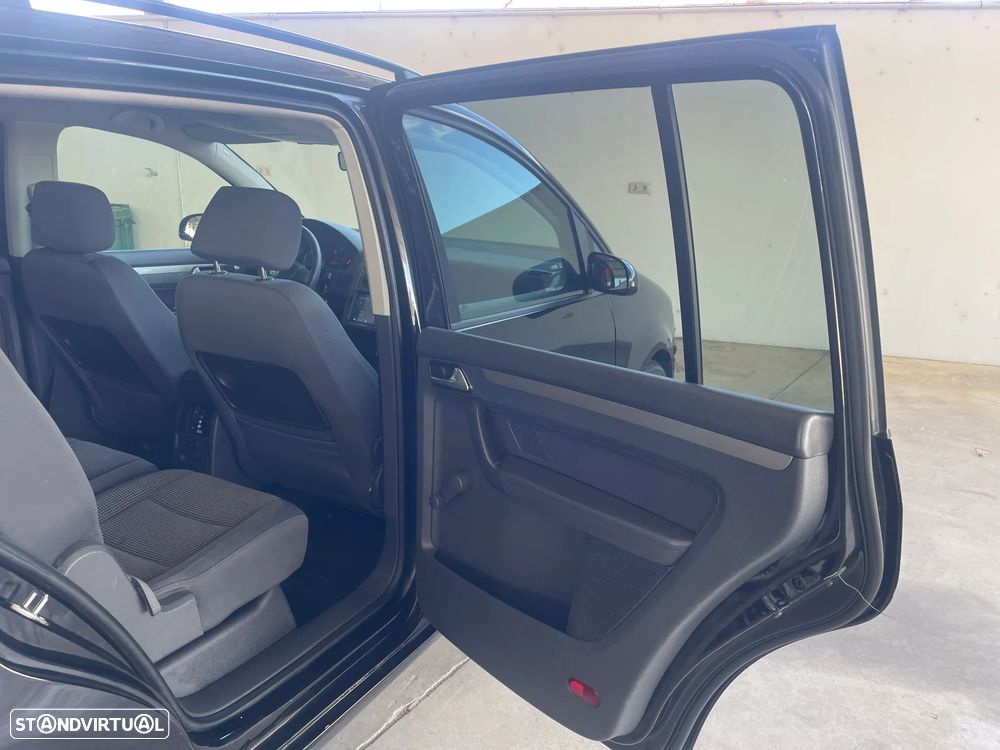 VW Touran 1.9 TDi Highline 7L - 16