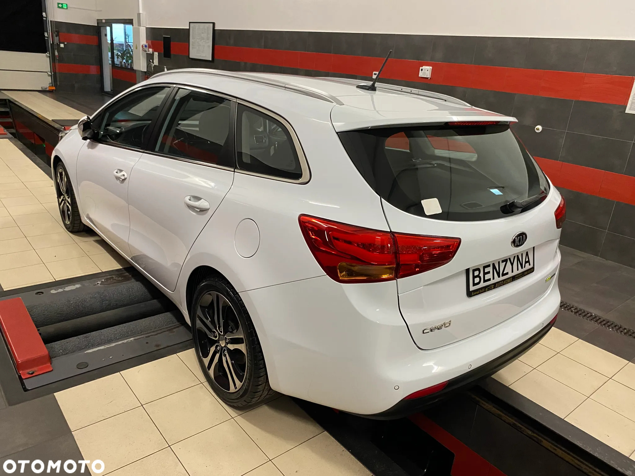Kia Ceed 1.6 GDI Platinum Edition - 11