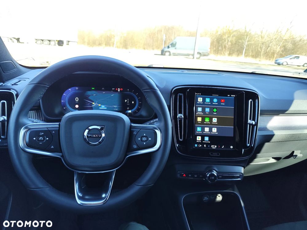 Volvo XC 40 B4 Plus Dark - 16