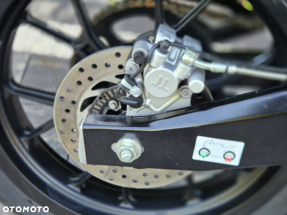 Aprilia Tuono - 15