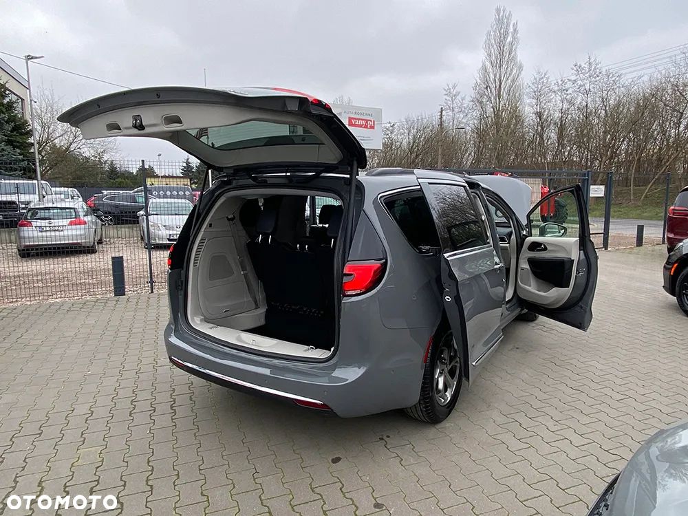 Chrysler Pacifica - 10