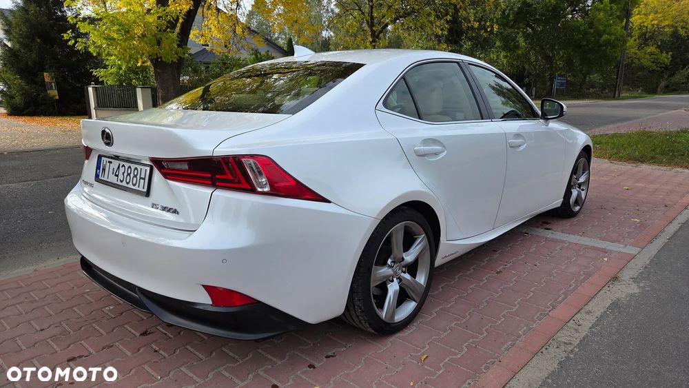 Lexus IS 300h Prestige - 4