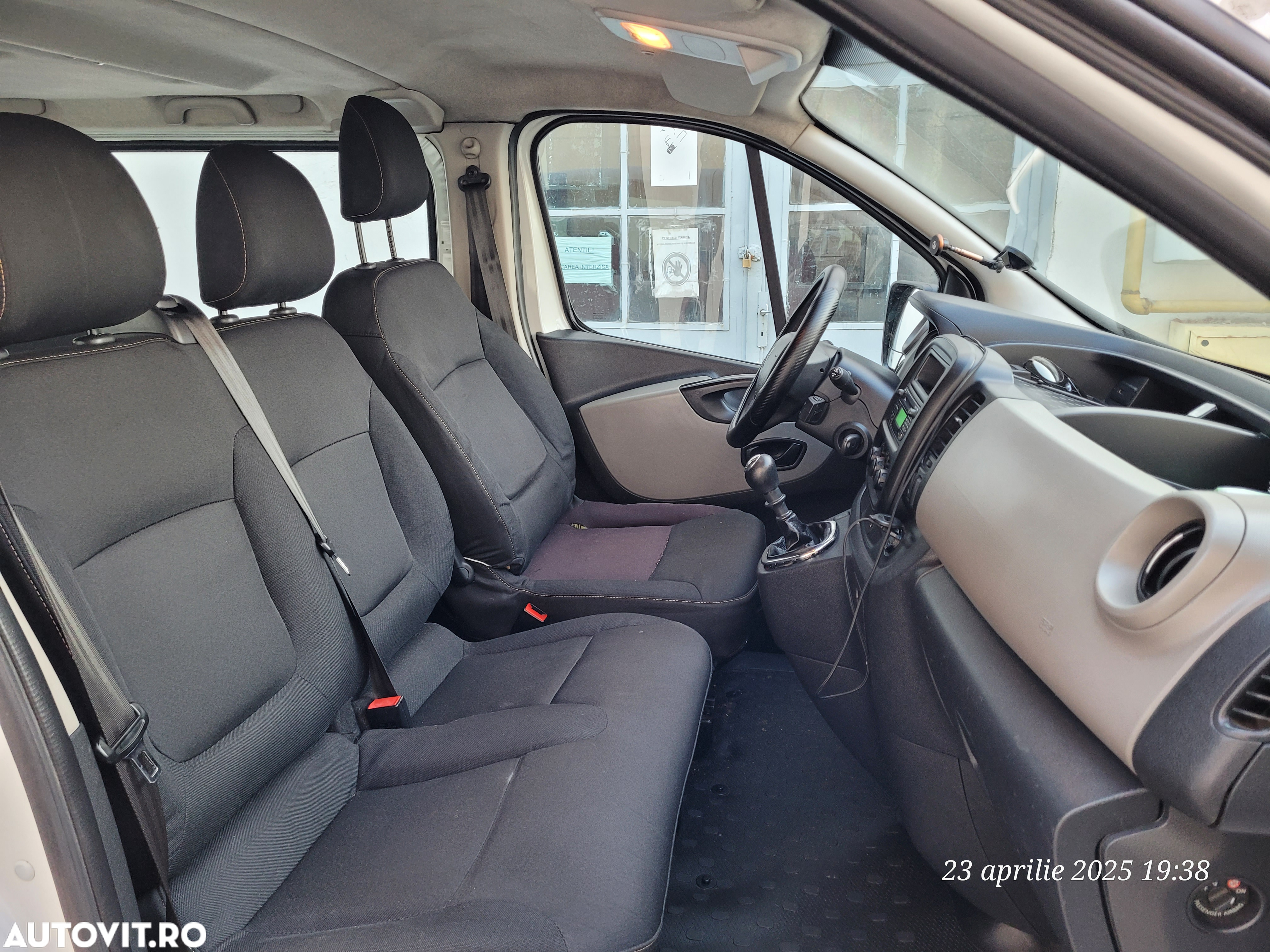Renault Trafic Combi L2H1 1.6 dCi TT 145 7+1 Expression Plus - 9