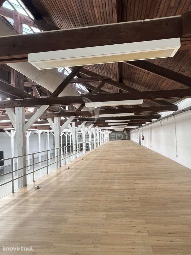 Armazém/Escritórios  -  Renovado   -   Areosa - Grande imagem: 5/7