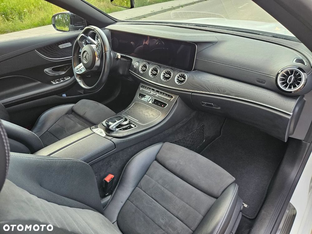 Mercedes-Benz Klasa E 200 9G-TRONIC AMG Line - 12