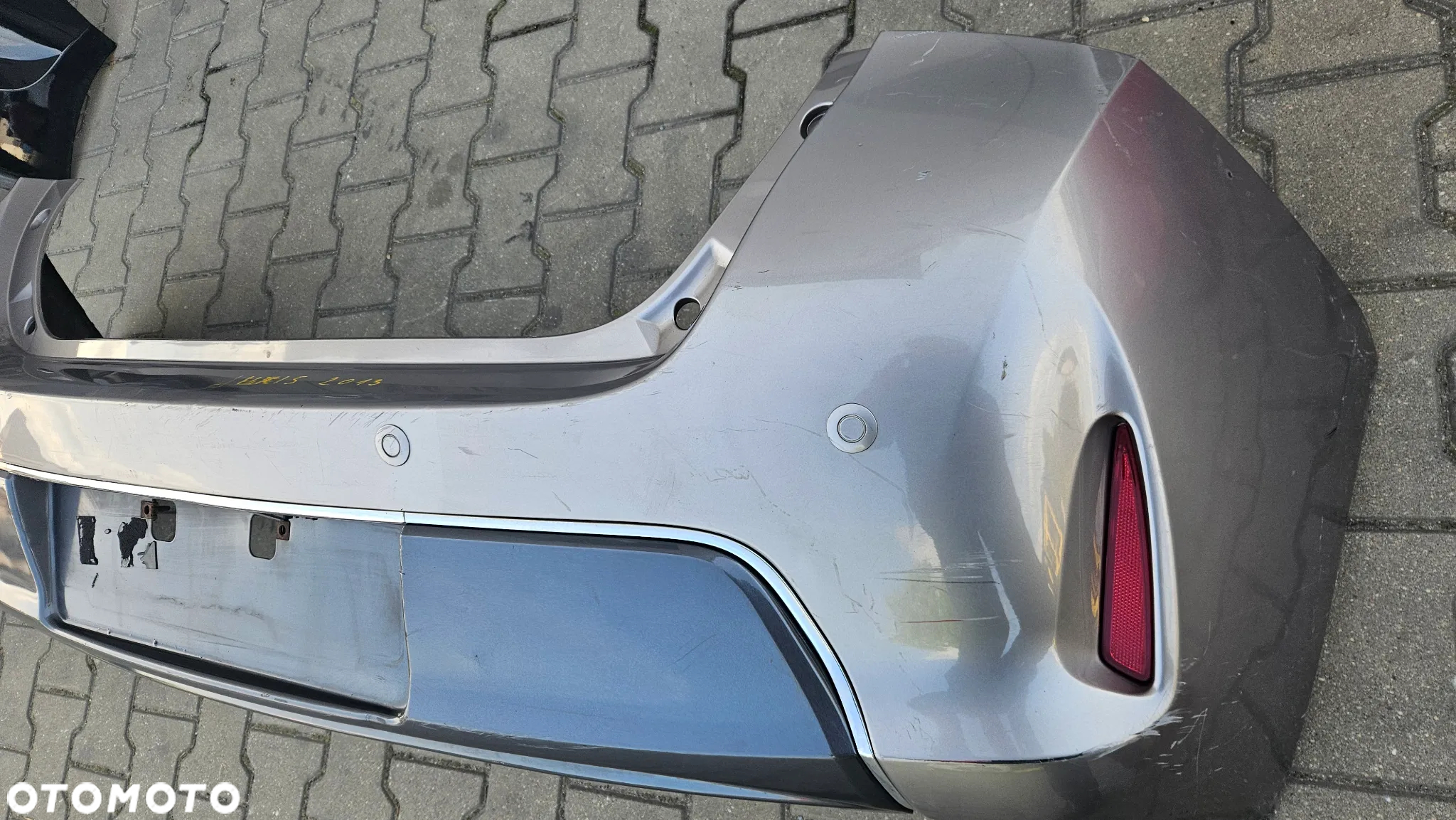 Toyota Auris 2 II zderzak tył tylny 4V8 - 2