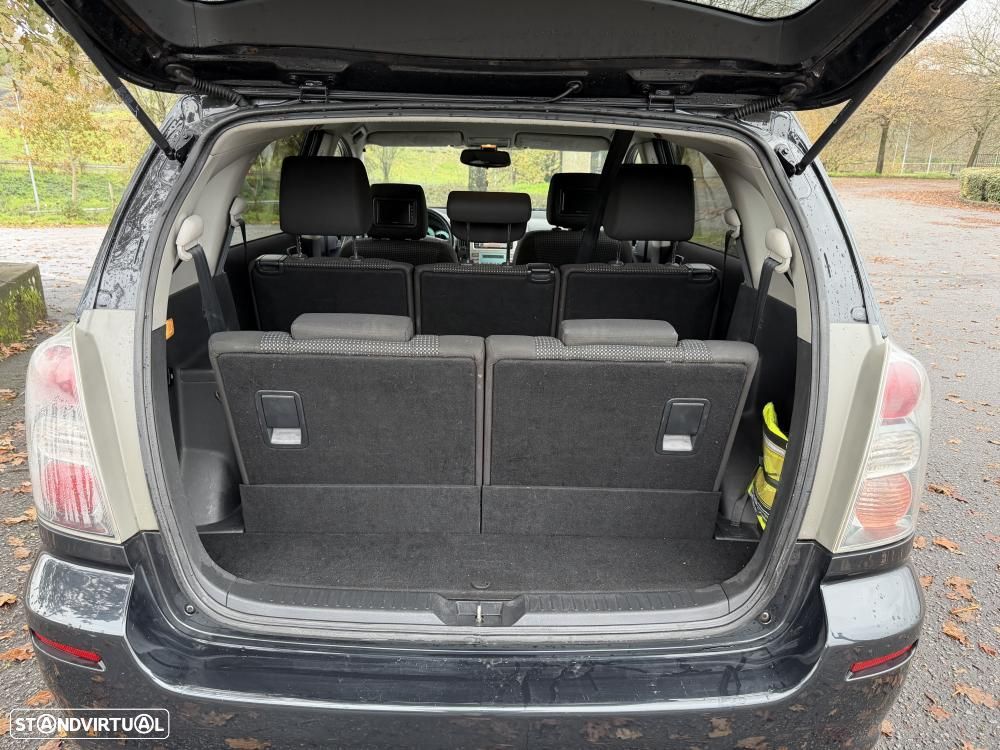 Toyota Corolla Verso 2.2 D-4D High Pack - 28