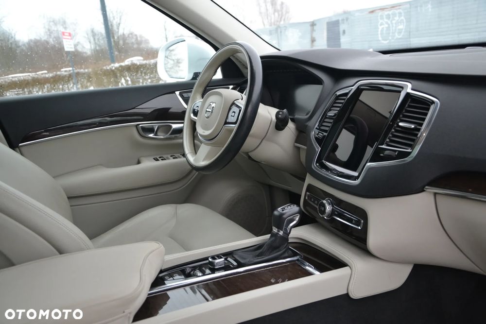 Volvo XC 90 T5 AWD Geartronic Momentum - 19