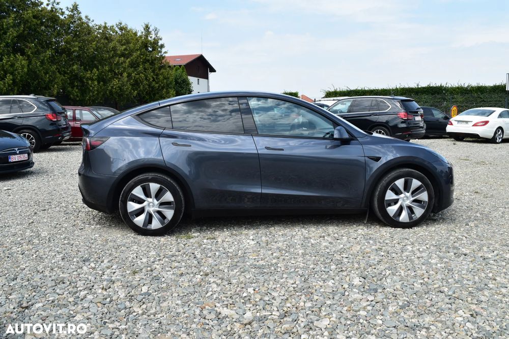 Tesla Model Y - 3