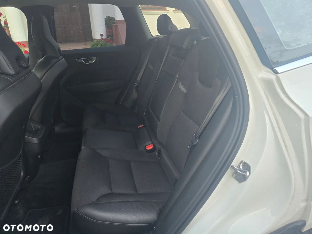Volvo XC 60 T4 Momentum Pro - 12