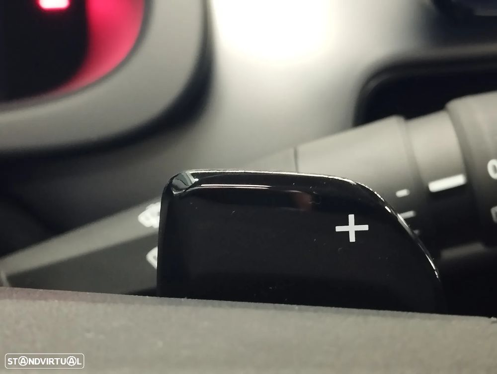 Jeep Avenger 1.2 e-Hybrid Longitude DCT - 23